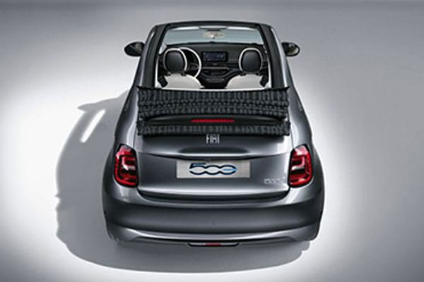 Fiat 500e bil sett bakfra