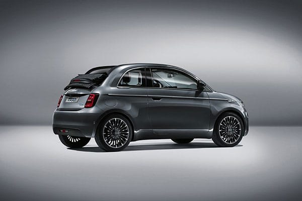 Fiat 500e bil fra siden